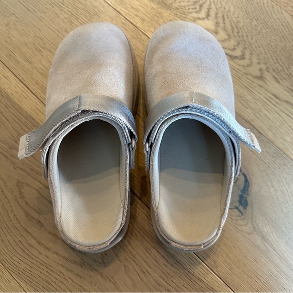 UGG Goldenstar Clogs in Sand - Picture 6 of 9